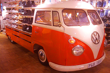 VW T1 exposición en tienda de Barcelona