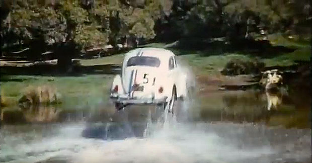 autos peliculas: VW escarabajo, Herbie saltando