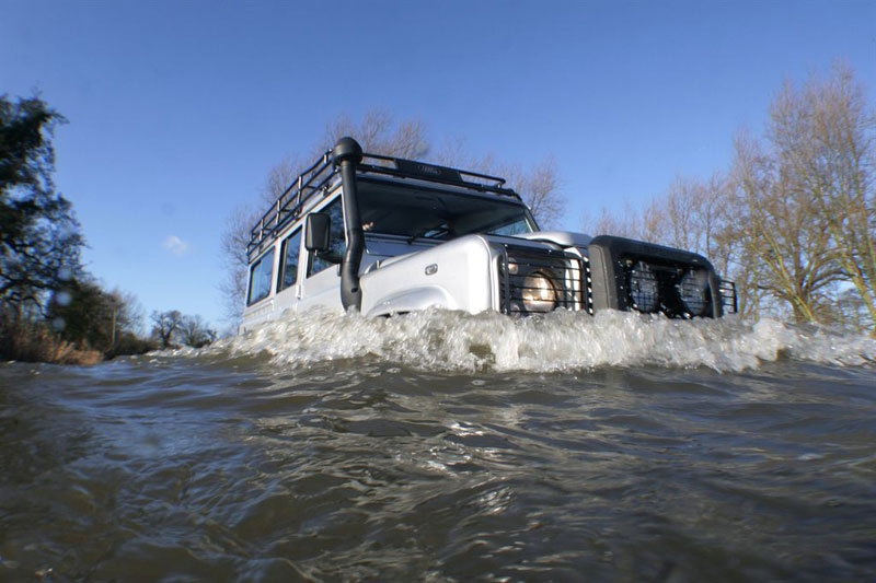 Land Rover - Todoterreno dentro del agua