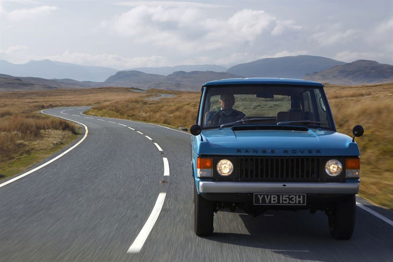 Primer Range Rover en carretera - frontal