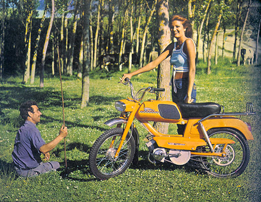 ciclomotor peugeot amarillo